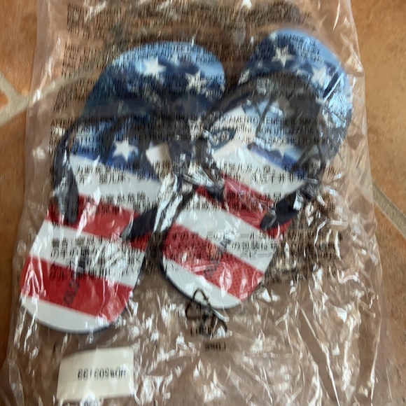 NWT Old Navy USA American Flag flip flops - Picture 4 of 4
